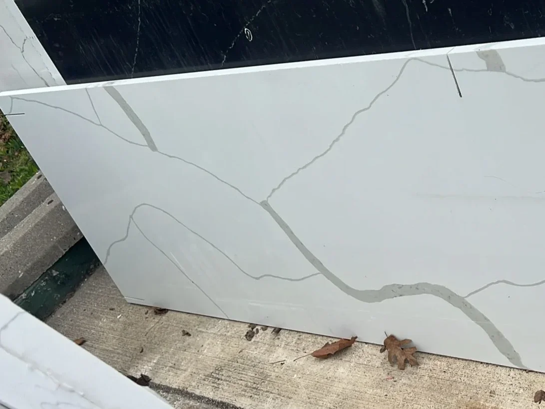 Q Quartz Calacatta Classique, 63" x 42"