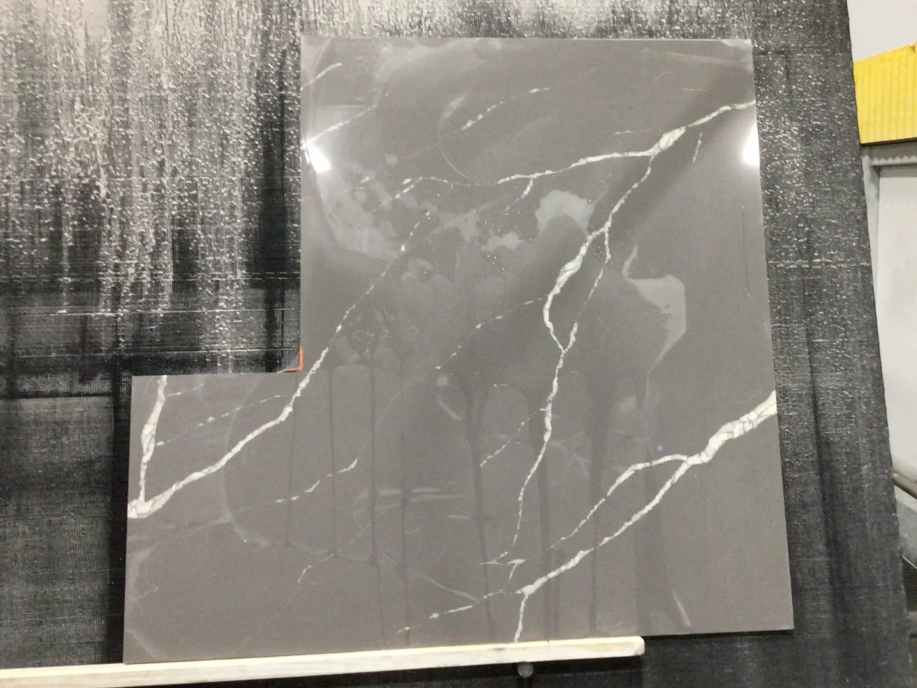 Q Quartz Calacatta Laza Grigio, 62" x 48"