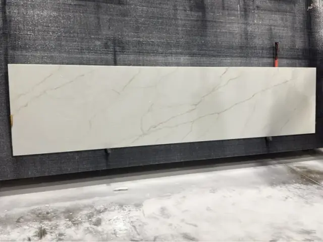 Calacatta Bolognia Quartz remnant, 127" x 30"