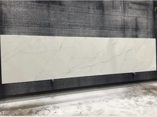 Calacatta Bolognia Quartz remnant, 127" x 30"