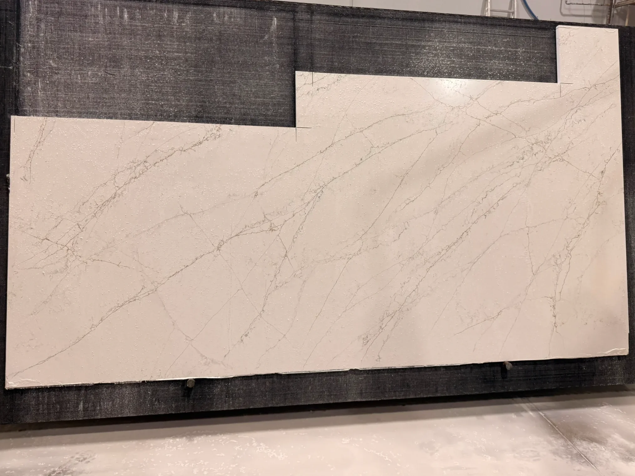 MSI Viraldi, 137" x 49"