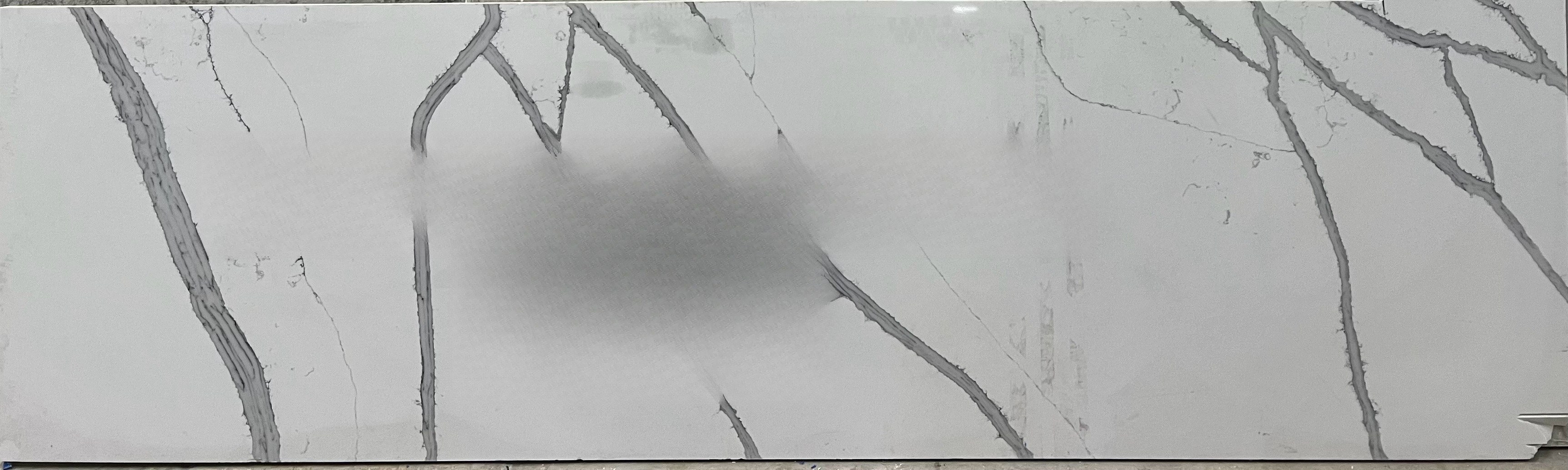 Calacatta Quartz, 90" x 25"