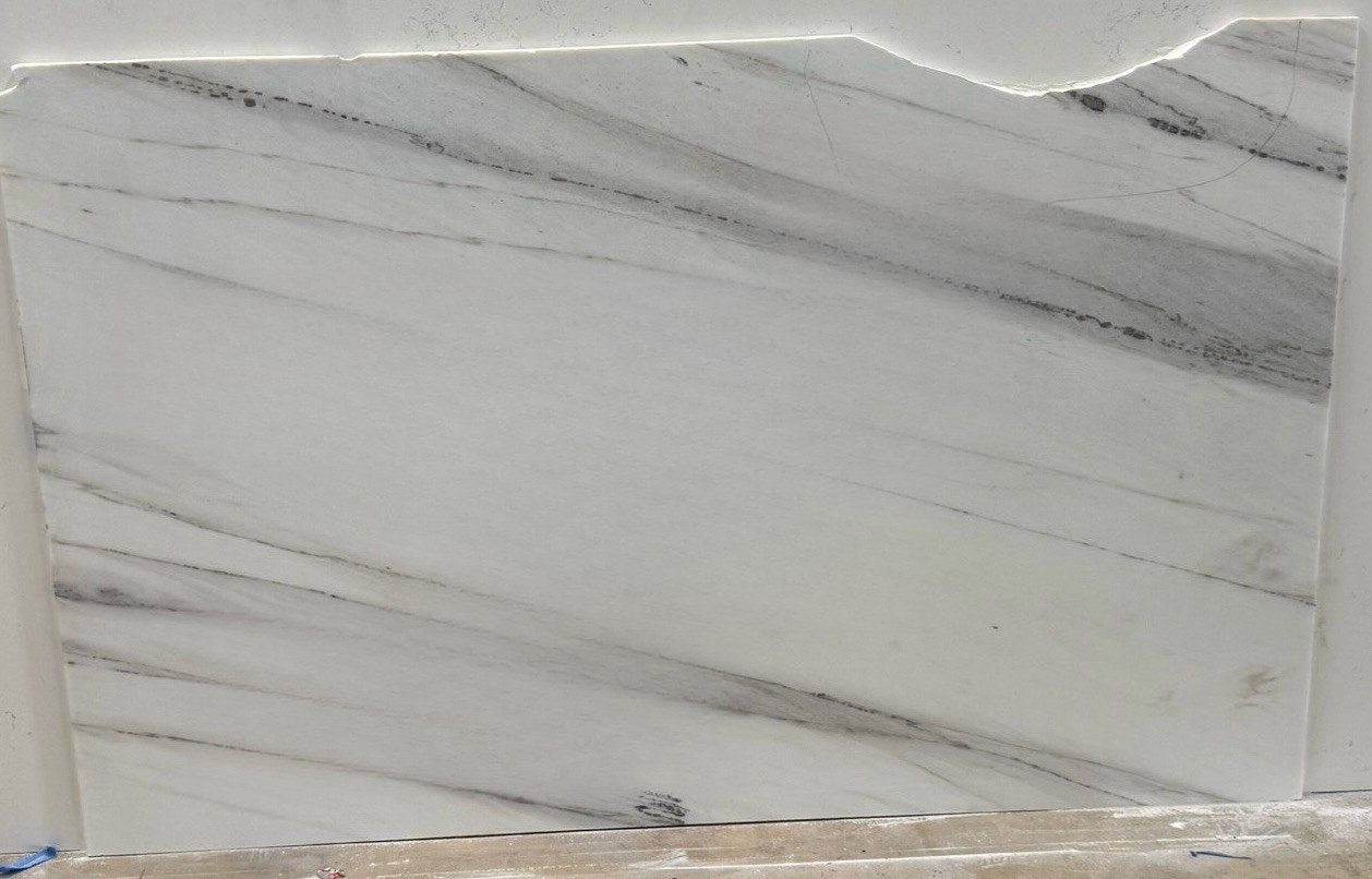 Calacatta Lincoln, 73" x 42"