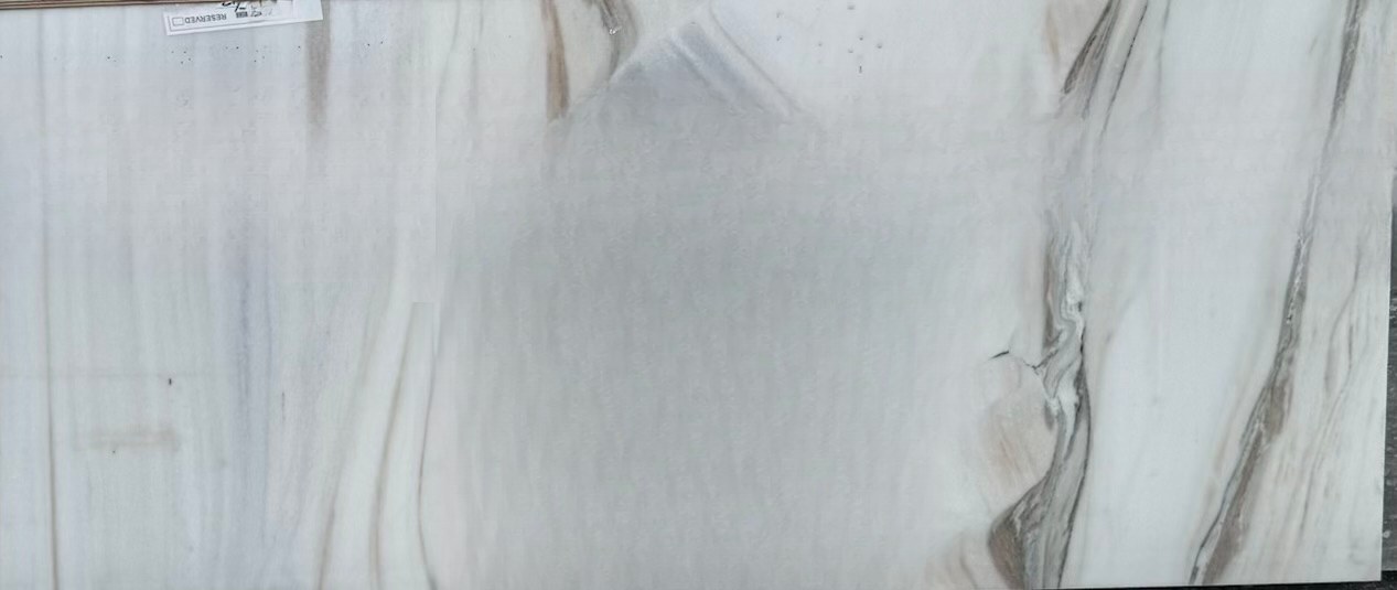 Bianco Lasa Vena, 67" x 28"
