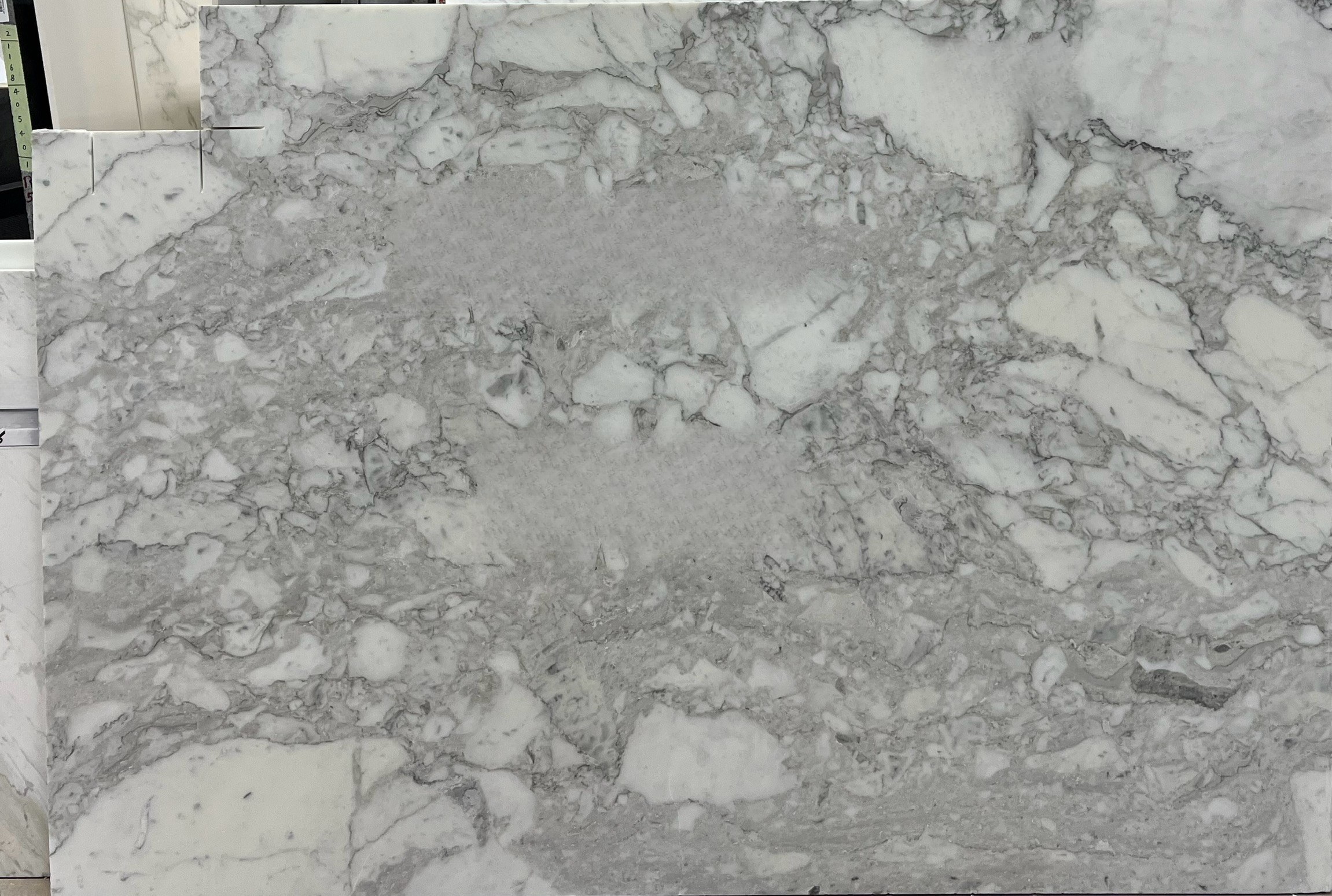 Calacatta, 62" x 41"