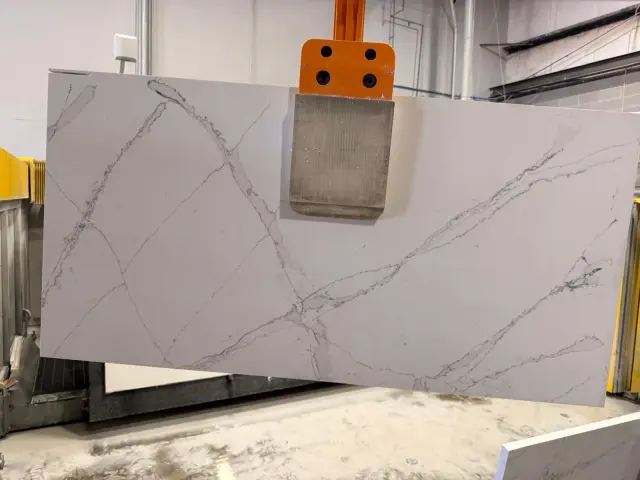 Calacatta Viraldi Quartz remnant, 51" x 25.5"